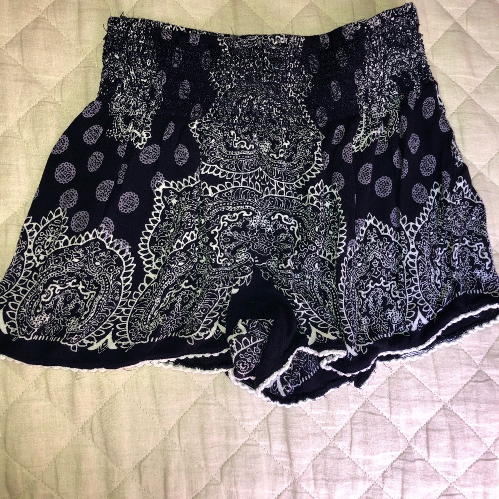 Patterned flowy shorts